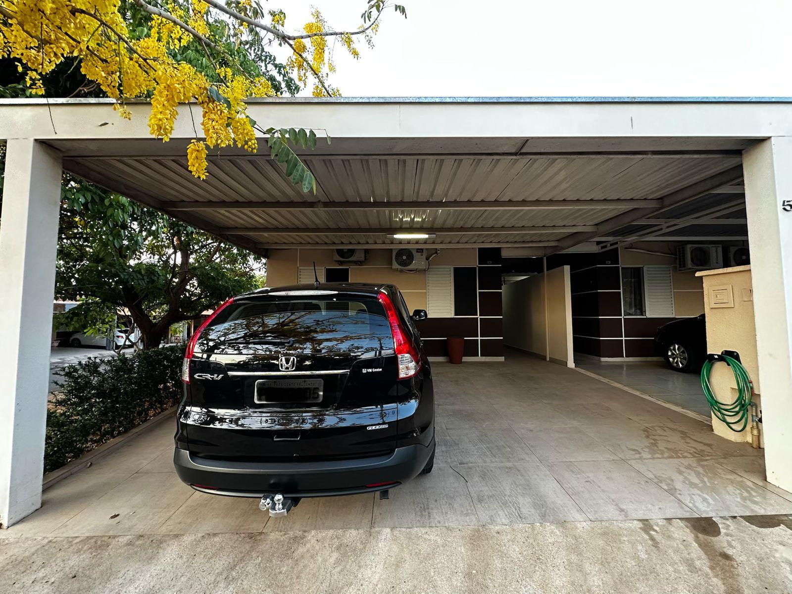 Fachada da casa de esquina à venda no Condomínio Vale dos Reis